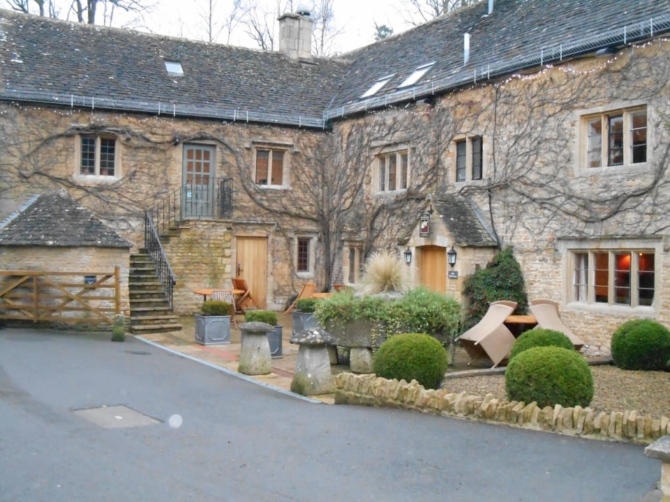 Front of the hotel Hotel Washbourne Court