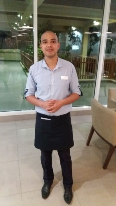 Sandeep hilfsbereiter Kellner Hilton Garden Inn Ras Al Khaimah