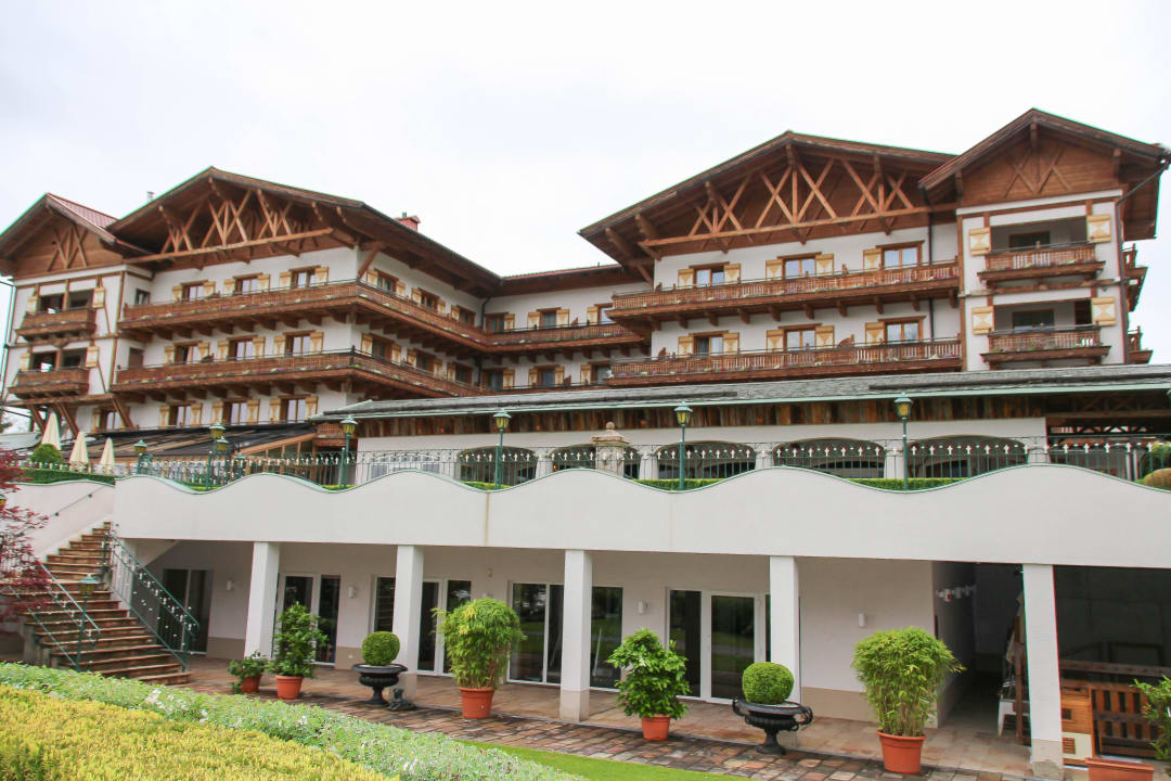 Hotel von der Gartenseite Hotel Oberforsthof