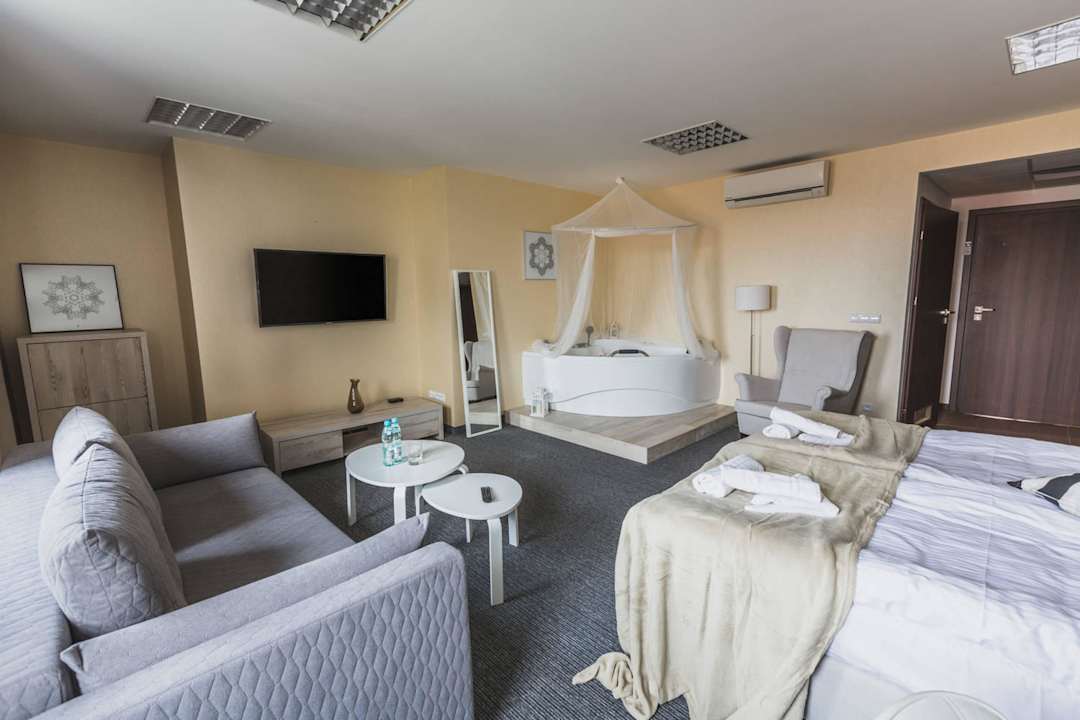 Apartament de luxe z wanną z hydromasażem Czarno Na Białym