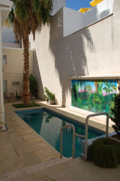 Innenhof mit Swimmingpool Hotel Argentino
