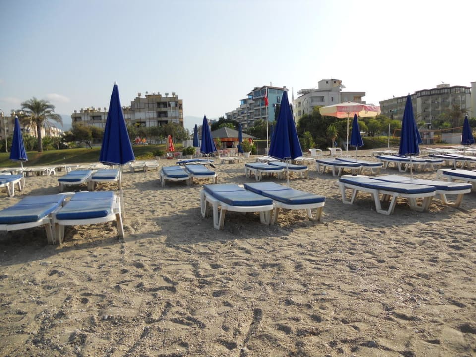 Blick über den Strand zum Hotel Blue Diamond Alya