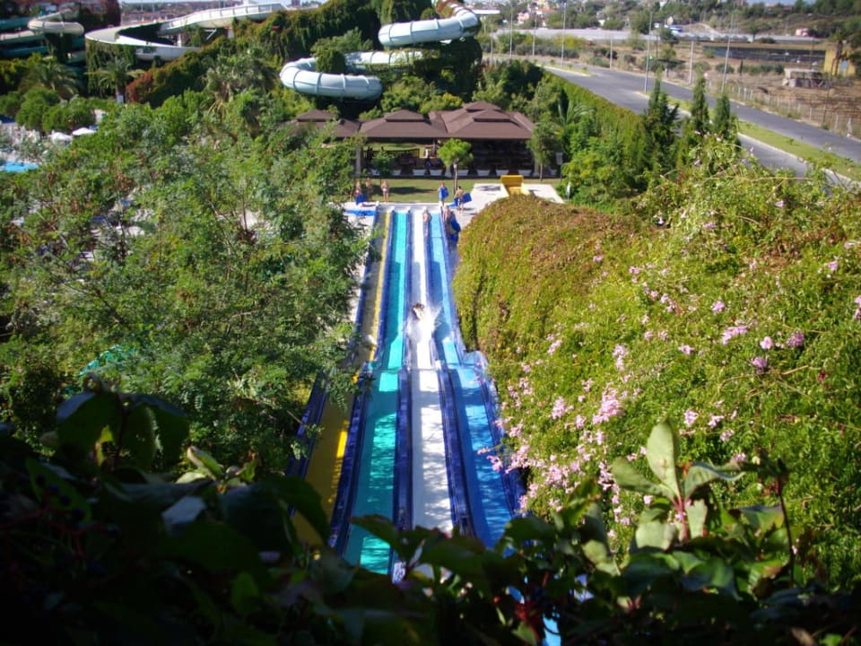 Einige der zahlreichen Rutschen Ali Bey Club