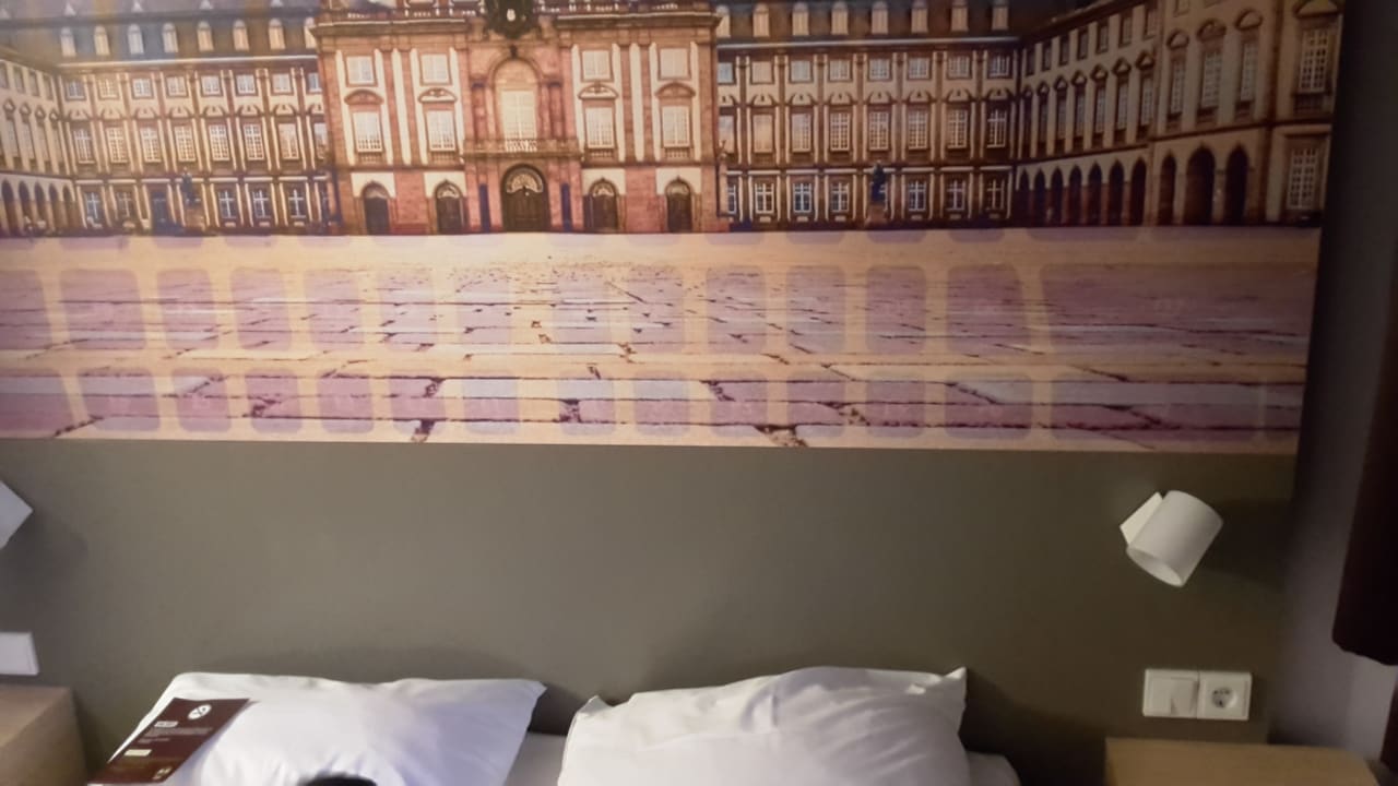 Zimmer B&B HOTEL Mannheim-Neuostheim