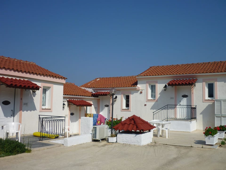 Zugang hangseitig zu den Appartements im 1. Stock Hotel Nontas Lassi