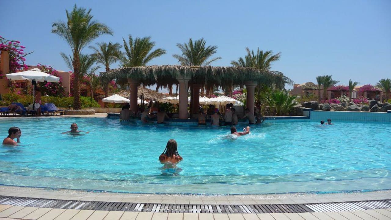 Kleiner Pool mit Bar Iberotel Makadi Beach