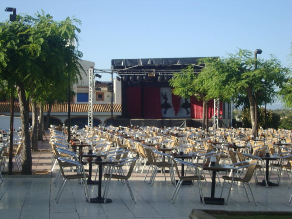 Bühne & Sitzgelgenheiten Abendprogramm blau punta reina