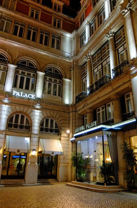 Eingang mit Portier Hotel Avenida Palace