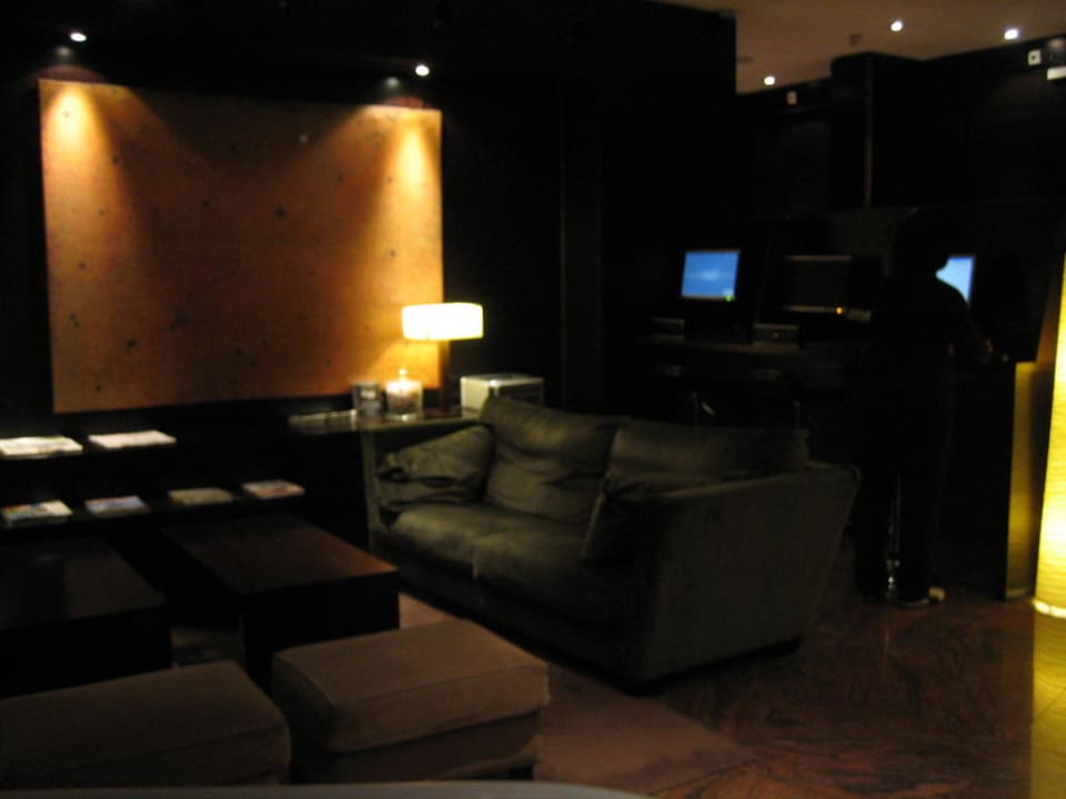 Lobby Hotel NH Geneva Airport