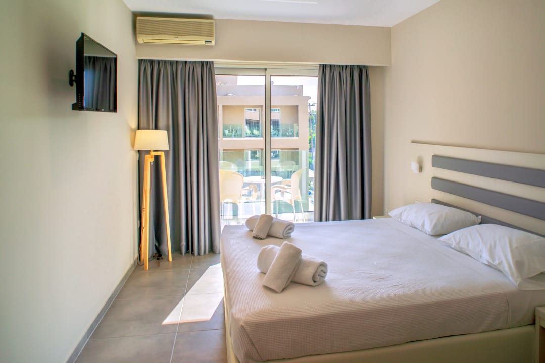 Zimmer CNic Gemini Hotel