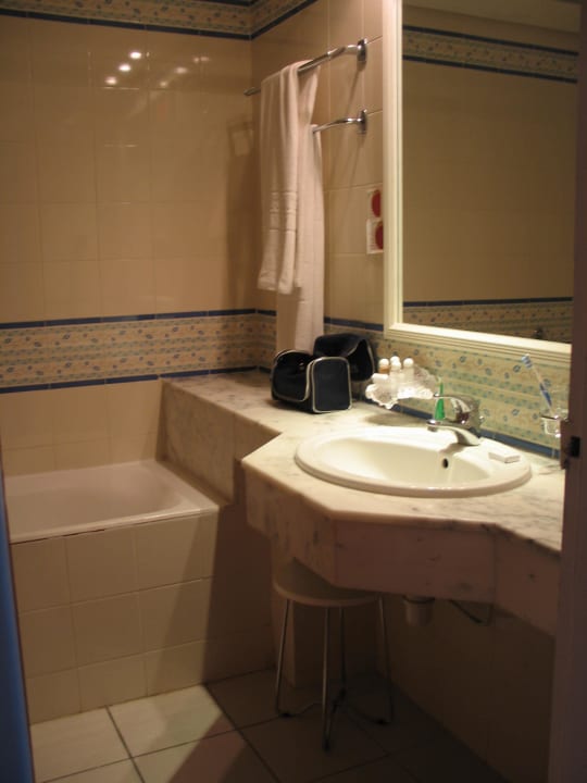 Badezimmer mit Wannenbad Hotel El Mouradi Port El Kantaoui