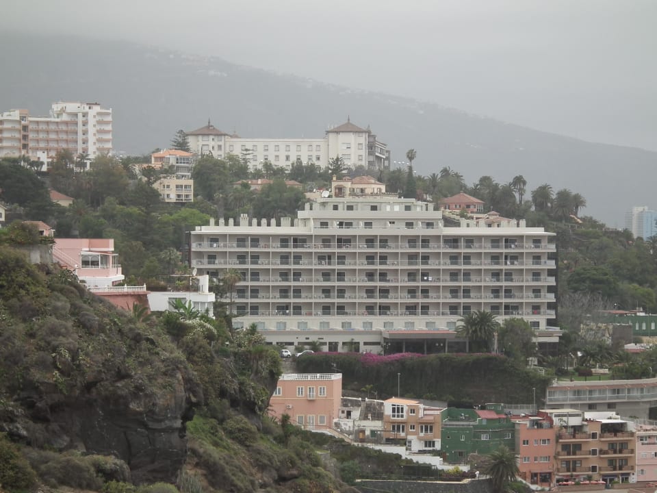 Blick (gezoomt) auf das Hotel El Tope  Hotel Atlantic El Tope