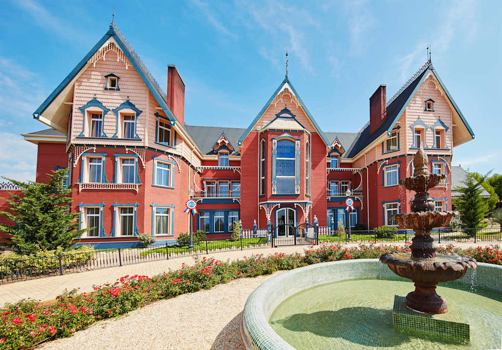 Außenansicht PortAventura Hotel Lucy's Mansion