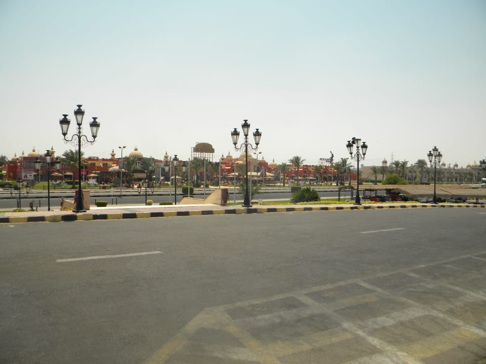 Vor dem Hotel Pickalbatros Dana Beach Resort - Hurghada