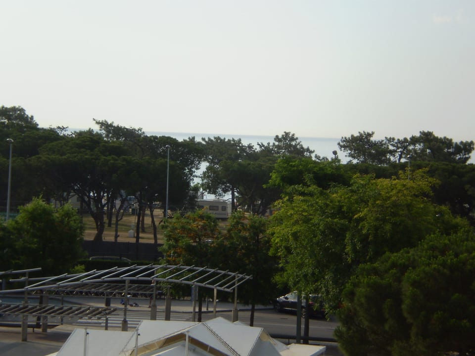 Blick vom Zimmer zum Meer AQUA Hotel Aquamarina & Spa