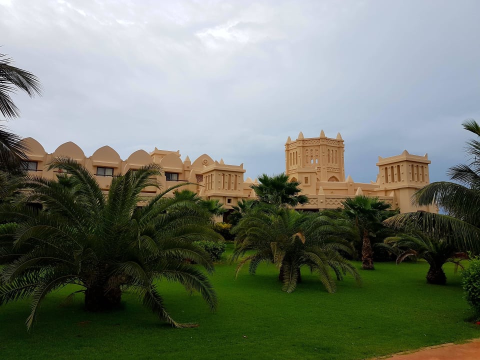 Garten und Außenansicht Hotel Riu Touareg