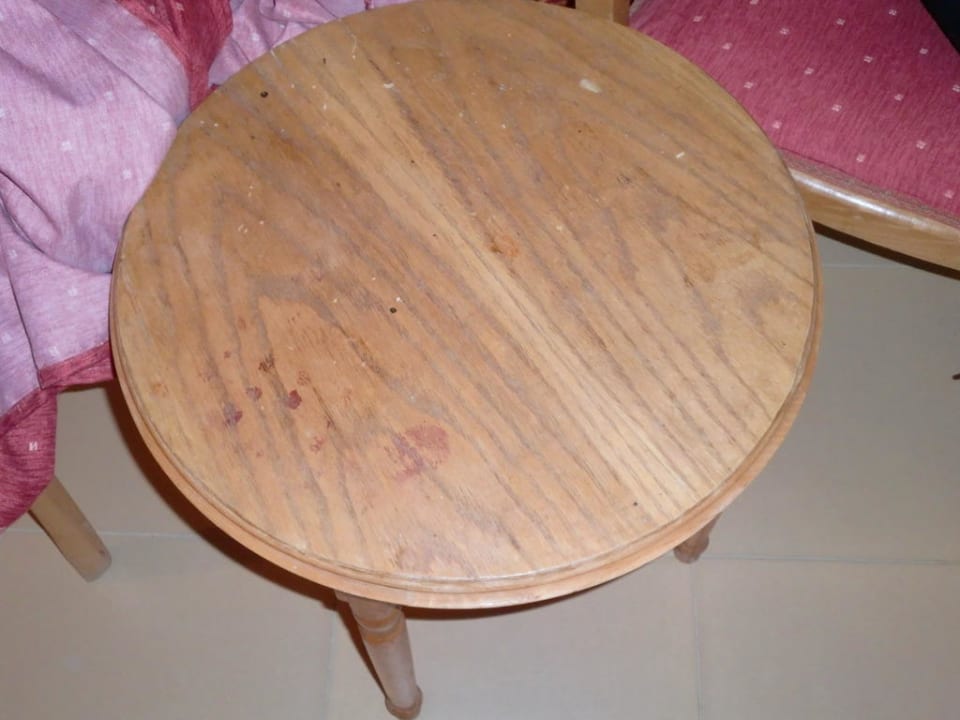 Verdreckter Tisch Riviera Aqua Park Resort