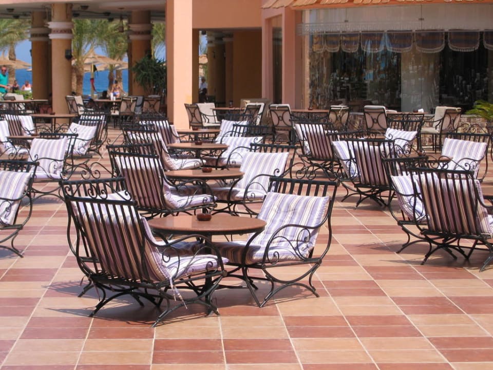 Terrasse des Hotels Beach Albatros Resort
