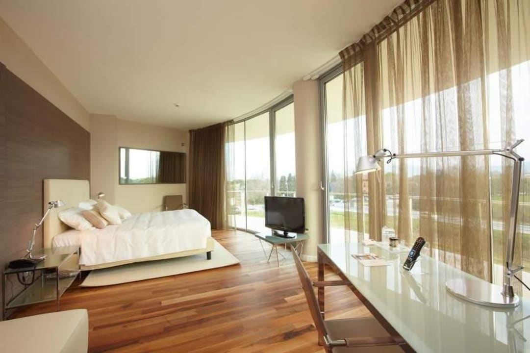 Junior Suite Pisa Tower Plaza