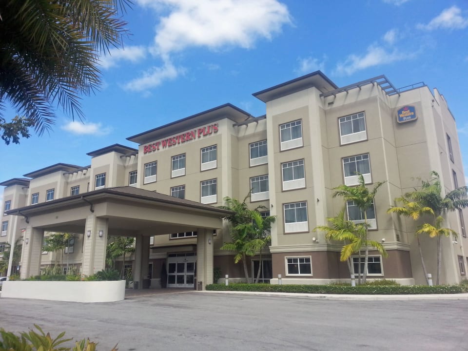 Auffahrt/Hoteleingang Best Western Plus Hotel Miami Airport West Inn & Suites