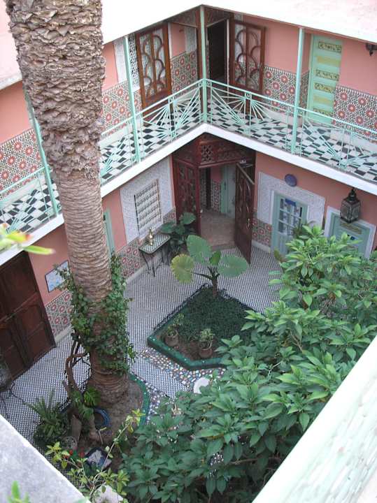 Innenhof mit angrenzenden Zimmern Hotel Le Gallia