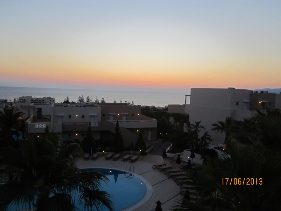 Sonnenuntergang  Grand Hotel Holiday Resort