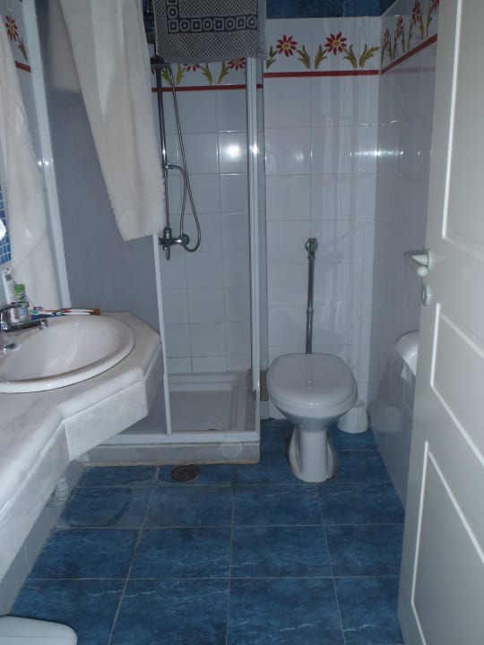 Bad Zimmer 205 Ekaterini Hotel