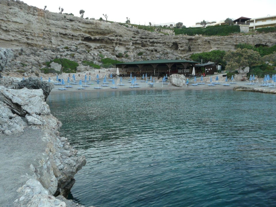 Blick auf den Strand und Strandrestaurant Hotel Kalithea Mare Palace
