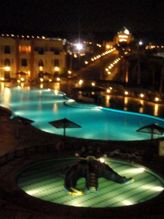 Pool bei Nacht SUNRISE Royal Makadi Resort