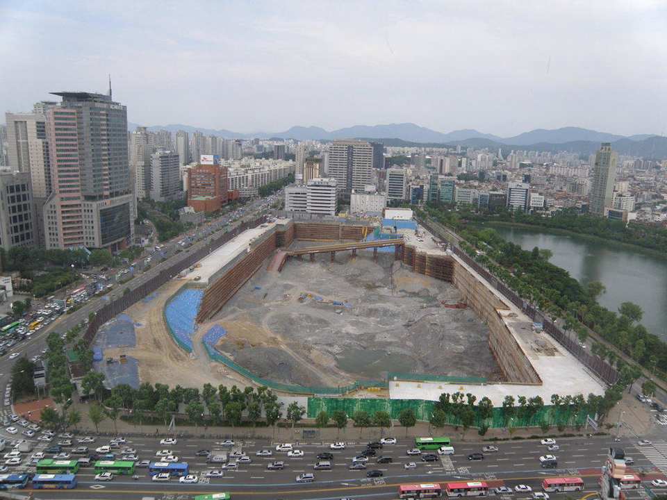 Baustelle vor dem Hotel Hotel Lotte World