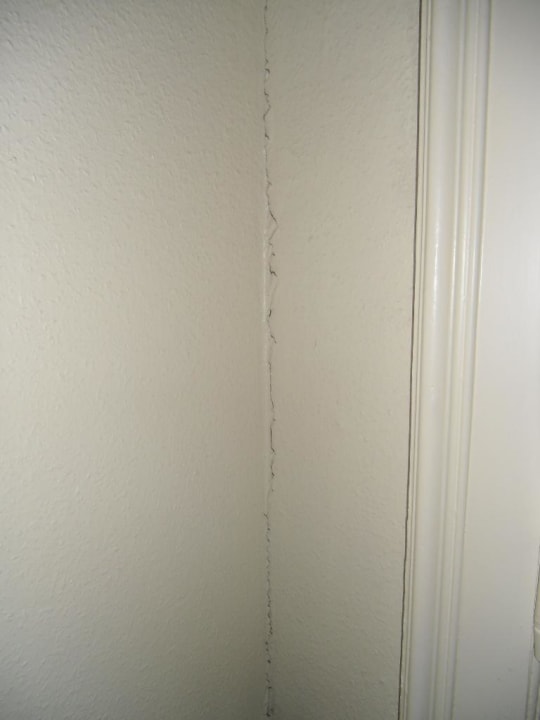 Risse im Putz acom Hotel Berlin Kurfürstendamm