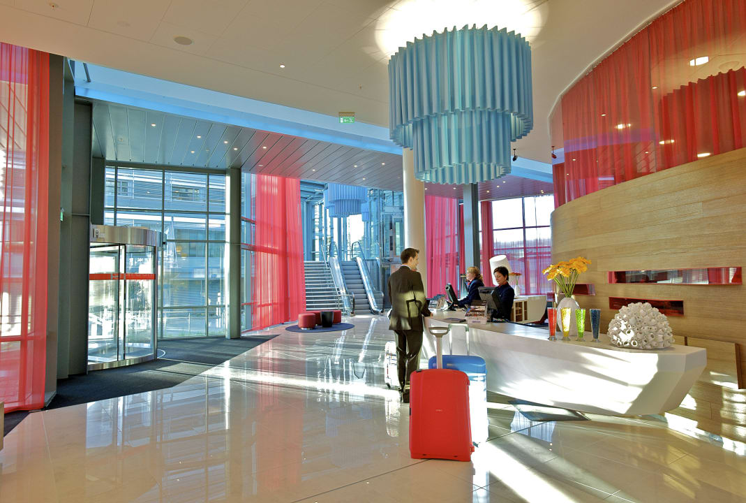 Reception area Radisson Hotel & Conference Centre Oslo Airport