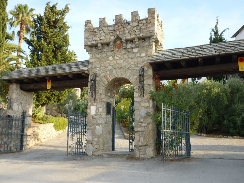 Haupteingang / -einfahrt Hotel Geranion Village