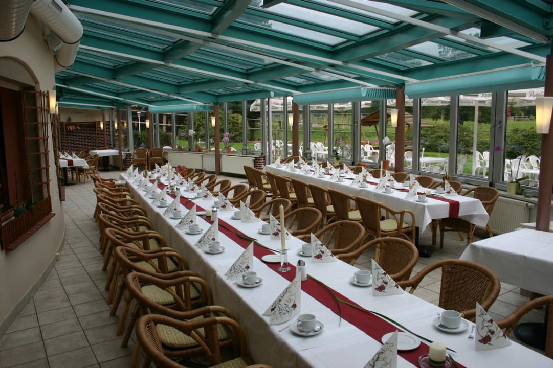 Festliche Tafel im Wintergarten Hotel Harzhaus