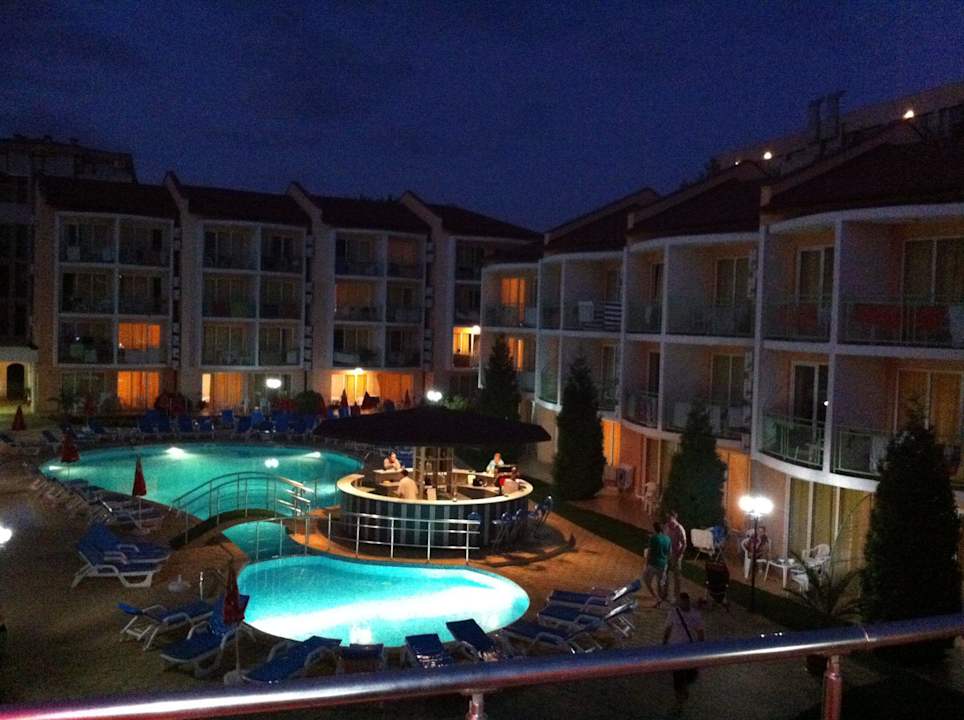 Pool mit Rumen bei Nacht Hotel Sun City