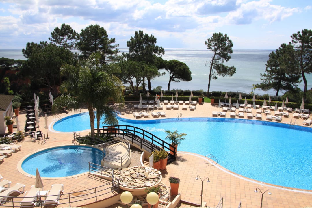 Aussicht auf Pool und Meer PortoBay Falésia