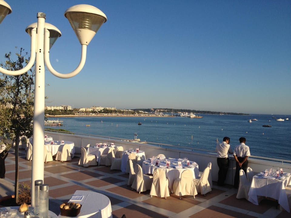 Blick von der Dachterrasse Hotel JW Marriott Cannes
