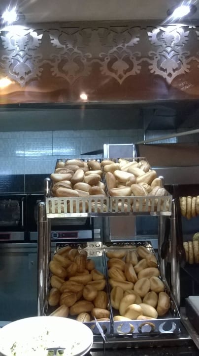 Eine kleine Auswahl an Brötchen zum Frühstück Aydinbey Kings Palace & Spa