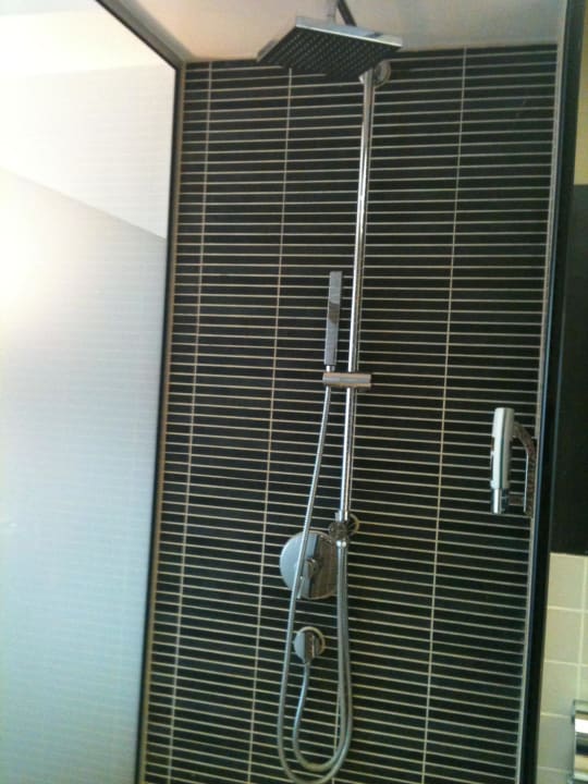 Sehr schöne Dusche  Hotel Pearl