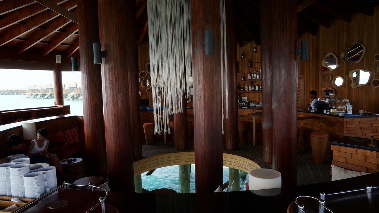 Vui Bar Centara Ras Fushi Resort & Spa Maldives
