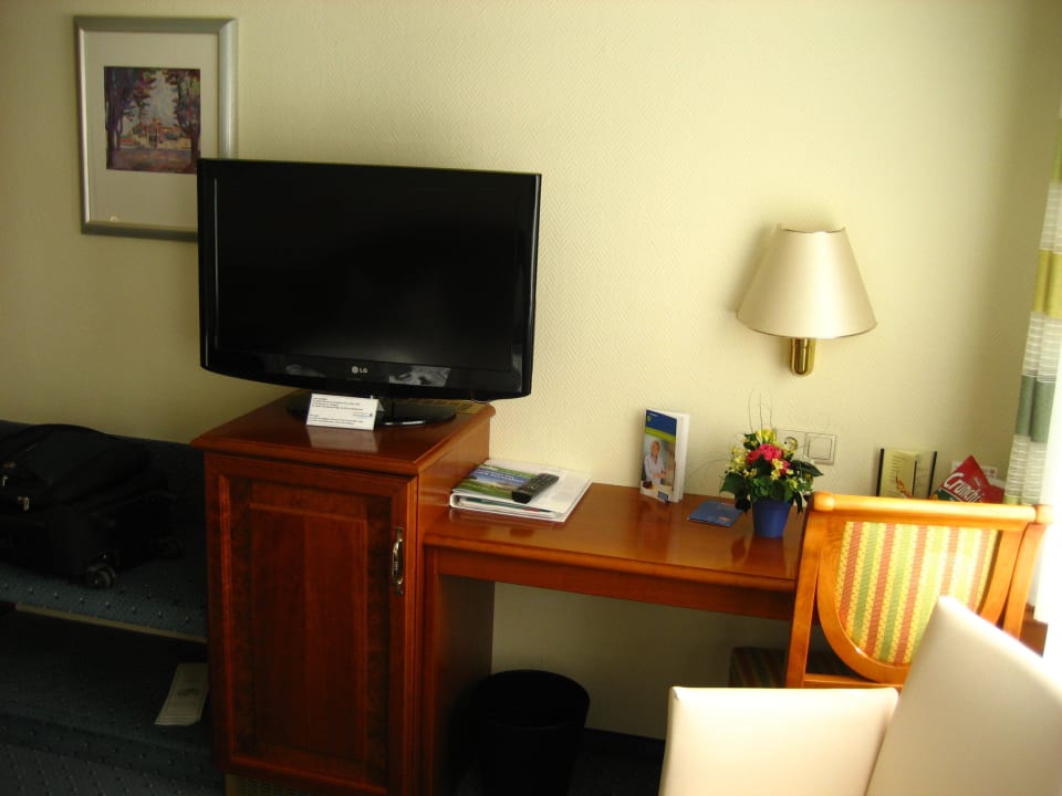 Fernsehgerät auf dem Kühlschrank Hotel am Heideloffplatz
