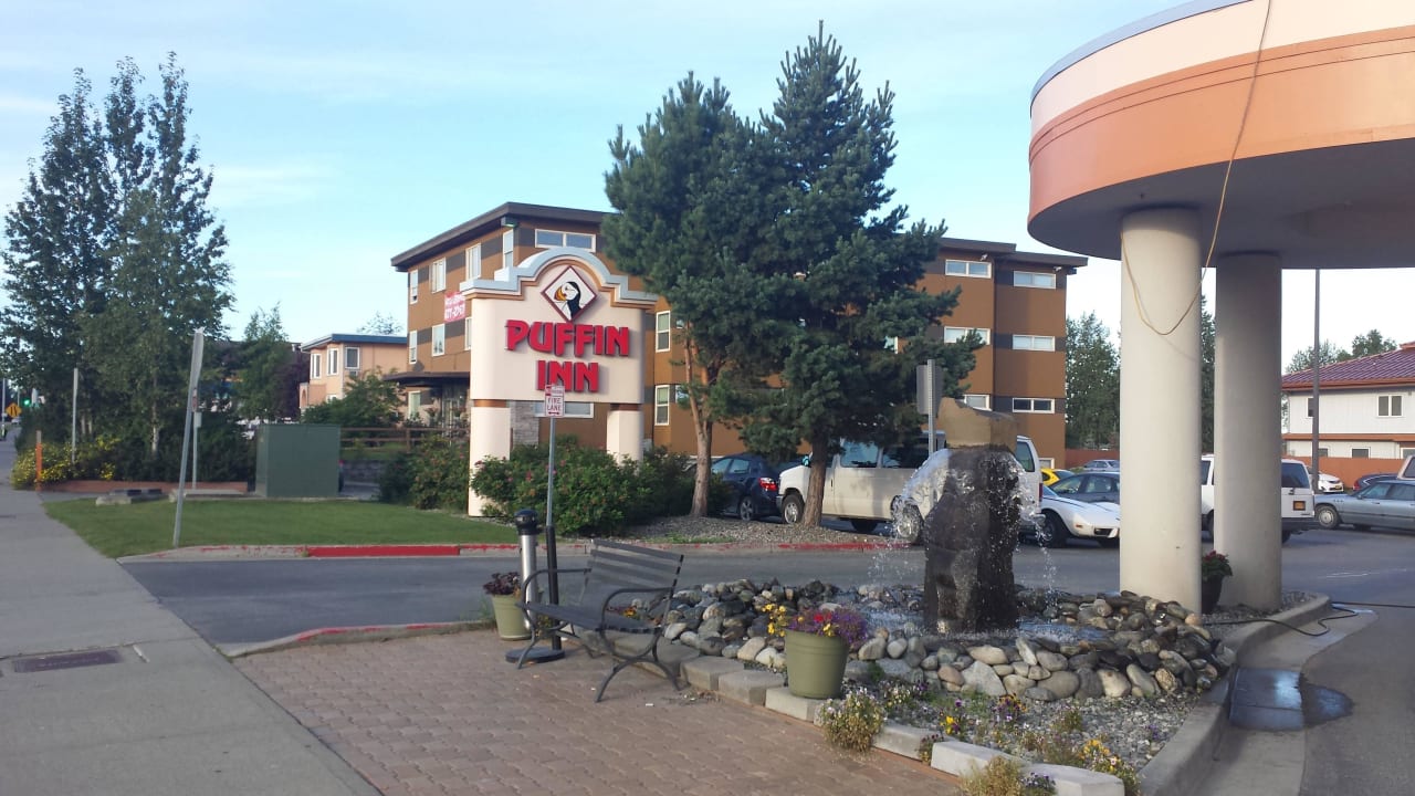Strassenblick Hotel Puffin Inn Of Anchorage