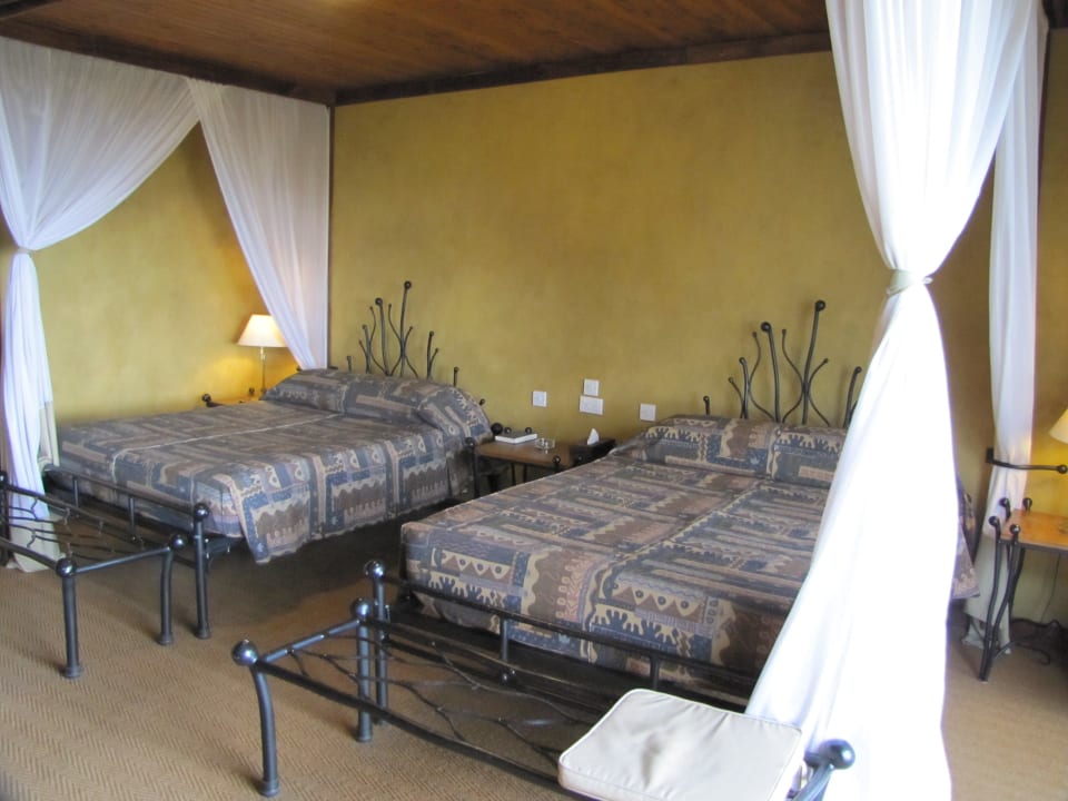 Schlafzimmer Hotel Serengeti Sopa Lodge