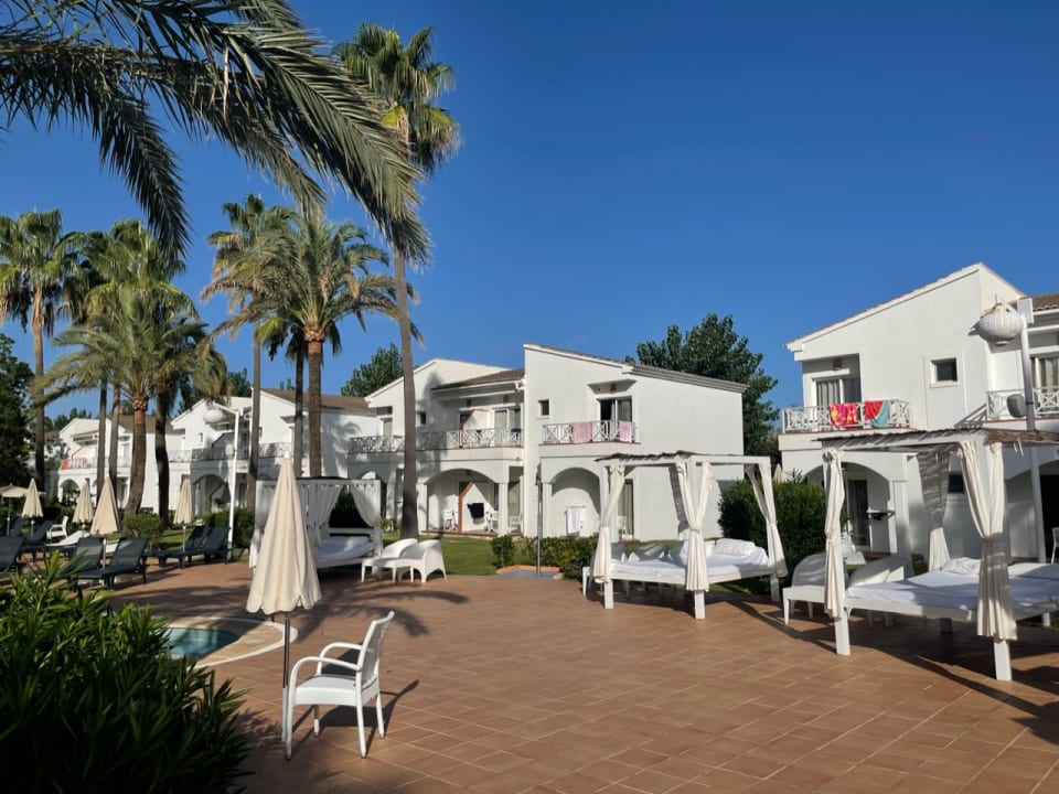 Pool Garden Saladina