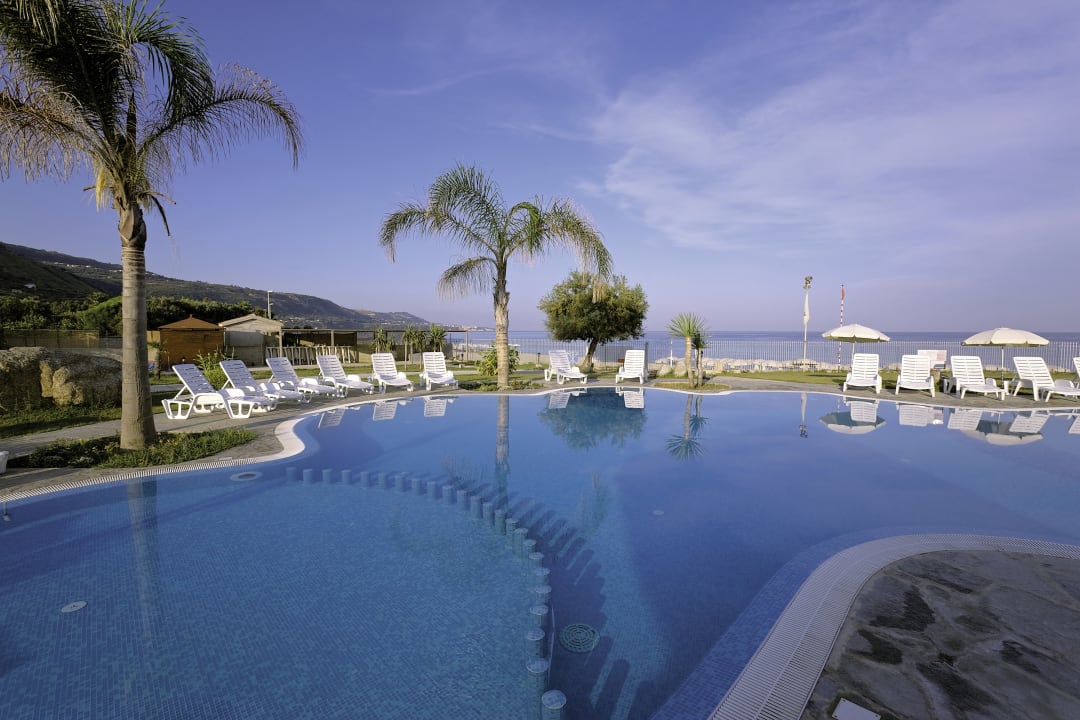 Pool BV Borgo del Principe