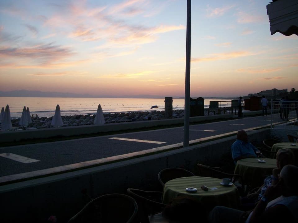 Ausblick von der Gartenbar auf das Meer Trendy Side Beach Hotel - Adults only