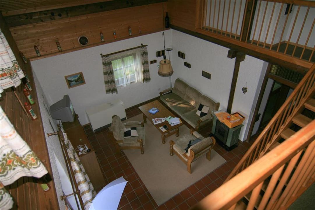 Blick vom Obergeschoss in Wohnzimmer Waldferiendorf Regen