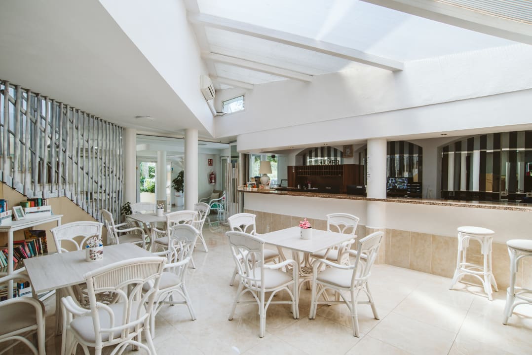 Lobby Alper Apartments