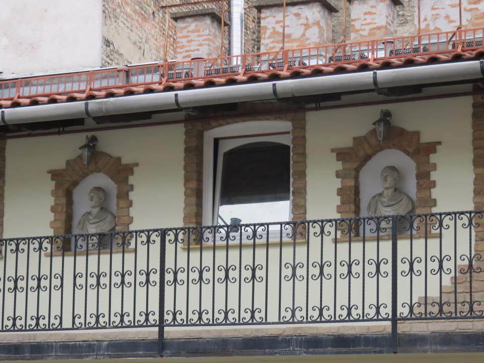 Vom 5.Stock zum Innenhof Hotel Bohem Art