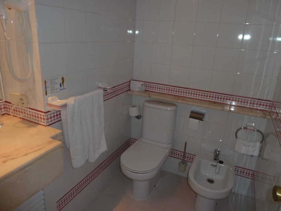 Schönes sauberes Badezimmer  Welikehotel Marfil Playa